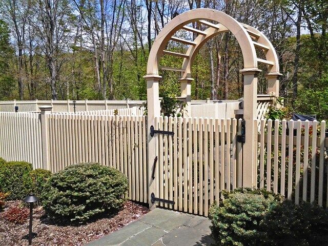 Cedar Picket8